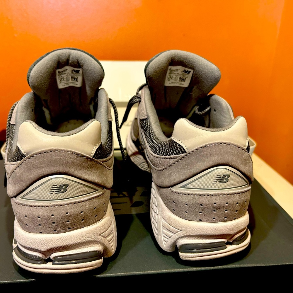 New Balance 2002R Grey size 13 like new 9/10